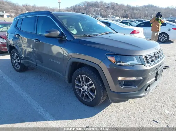 3C4NJDBB0HT693191 2017 JEEP COMPASS - Image 1