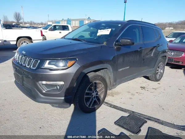 3C4NJDBB0HT693191 2017 JEEP COMPASS - Image 2