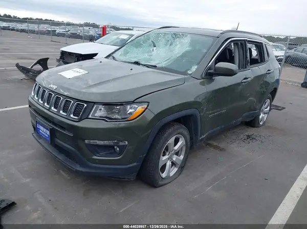 3C4NJDBB0JT113072 2018 JEEP COMPASS - Image 2