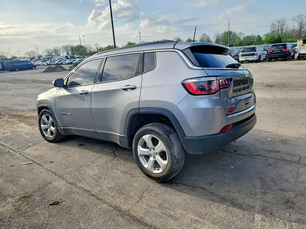 3C4NJDBB0JT128154 2018 JEEP COMPASS - Image 2
