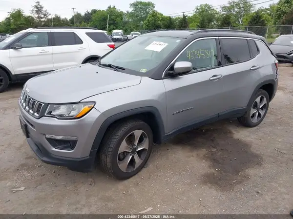 3C4NJDBB0JT135993 2018 JEEP COMPASS - Image 2