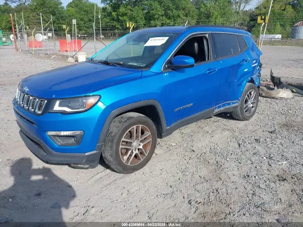 3C4NJDBB0JT142295 2018 JEEP COMPASS - Image 2
