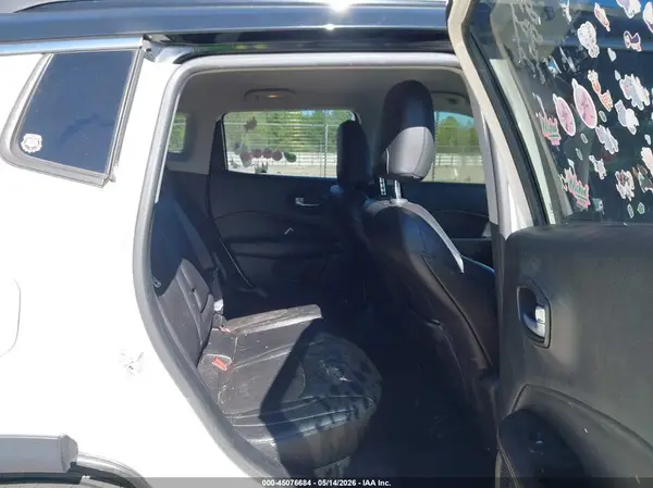 3C4NJDBB0JT144659 2018 JEEP COMPASS - Image 8