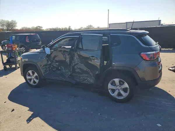 3C4NJDBB0JT145553 2018 JEEP COMPASS - Image 2