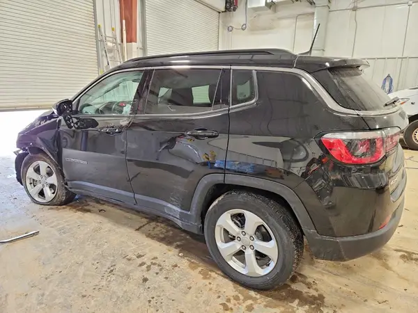 3C4NJDBB0JT151059 2018 JEEP COMPASS - Image 2
