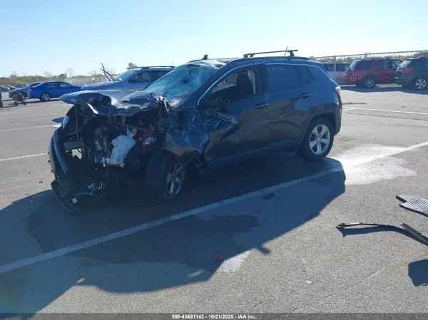 3C4NJDBB0JT169299 2018 JEEP COMPASS - Image 2