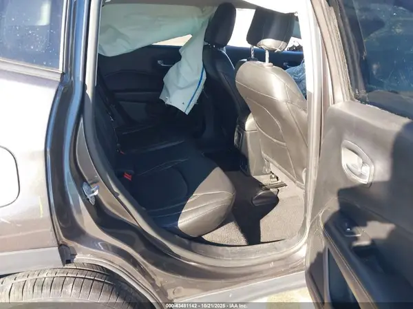 3C4NJDBB0JT169299 2018 JEEP COMPASS - Image 8
