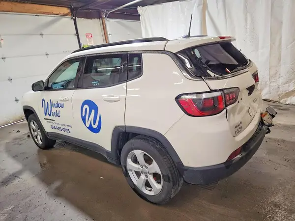3C4NJDBB0JT174986 2018 JEEP COMPASS - Image 2