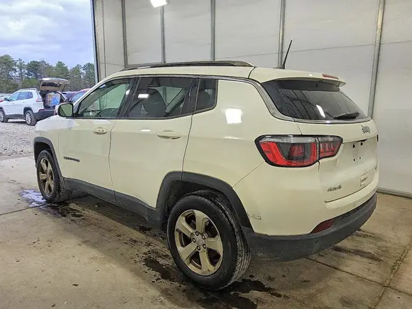 3C4NJDBB0JT177077 2018 JEEP COMPASS - Image 2