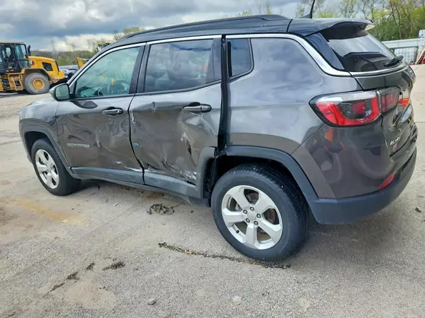 3C4NJDBB0JT177113 2018 JEEP COMPASS - Image 2