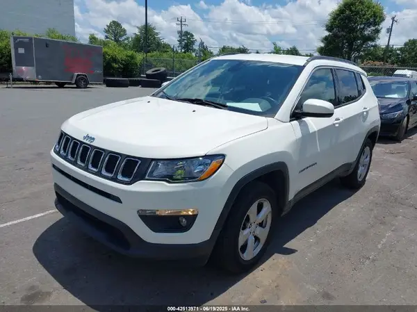 3C4NJDBB0JT177581 2018 JEEP COMPASS - Image 2