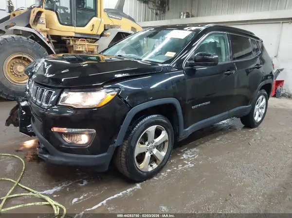 3C4NJDBB0JT178696 2018 JEEP COMPASS - Image 2