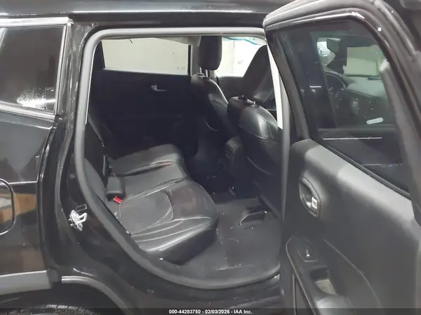 3C4NJDBB0JT178696 2018 JEEP COMPASS - Image 8