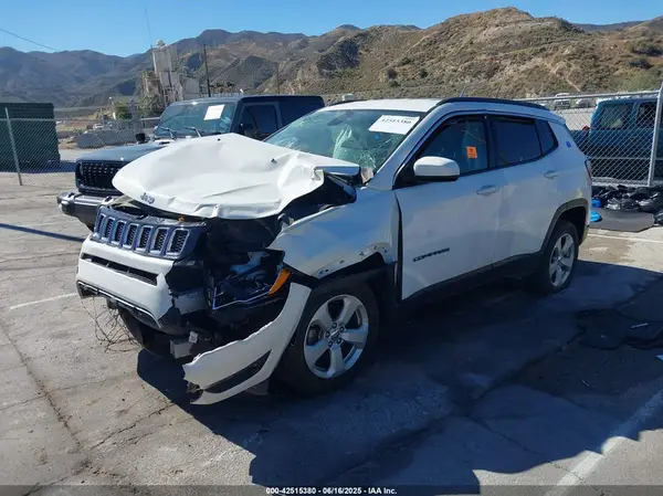 3C4NJDBB0JT179301 2018 JEEP COMPASS - Image 2