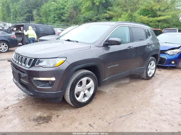 3C4NJDBB0JT185244 2018 JEEP COMPASS - Image 2