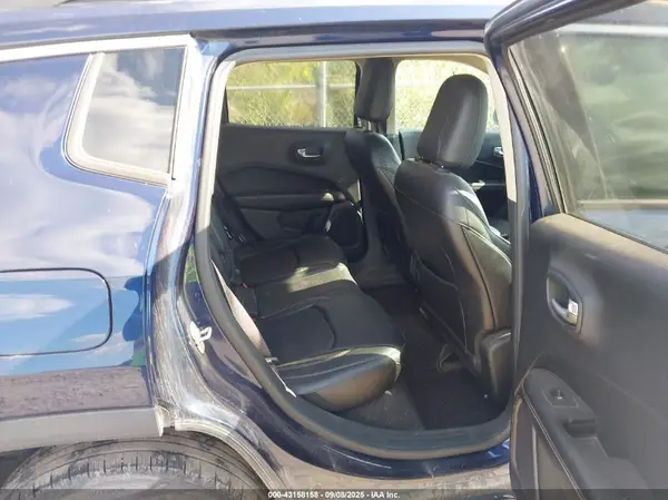 3C4NJDBB0JT185745 2018 JEEP COMPASS - Image 8