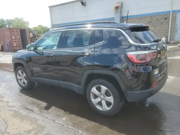 3C4NJDBB0JT202141 2018 JEEP COMPASS - Image 2