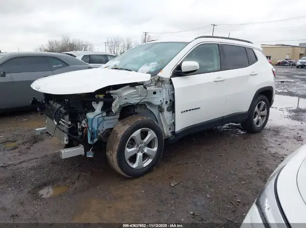 3C4NJDBB0JT252943 2018 JEEP COMPASS - Image 2