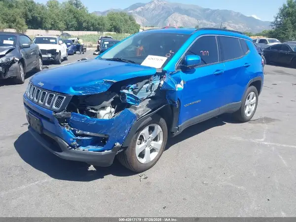 3C4NJDBB0JT256569 2018 JEEP COMPASS - Image 2