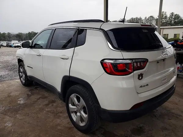 3C4NJDBB0JT261318 2018 JEEP COMPASS - Image 2