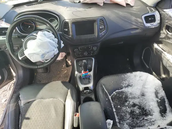3C4NJDBB0JT270391 2018 JEEP COMPASS - Image 8
