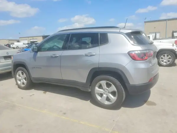 3C4NJDBB0JT270889 2018 JEEP COMPASS - Image 2