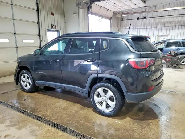 3C4NJDBB0JT278717 2018 JEEP COMPASS - Image 2