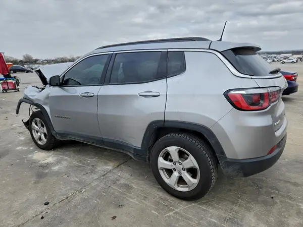 3C4NJDBB0JT282489 2018 JEEP COMPASS - Image 2