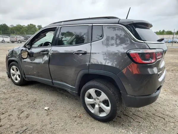 3C4NJDBB0JT284792 2018 JEEP COMPASS - Image 2