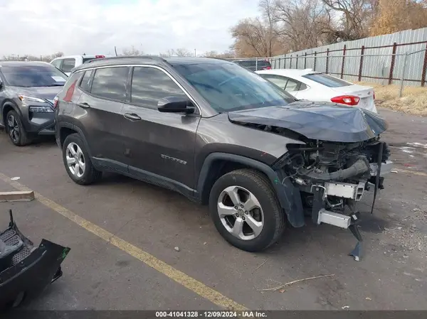 3C4NJDBB0JT303891 2018 JEEP COMPASS - Image 1