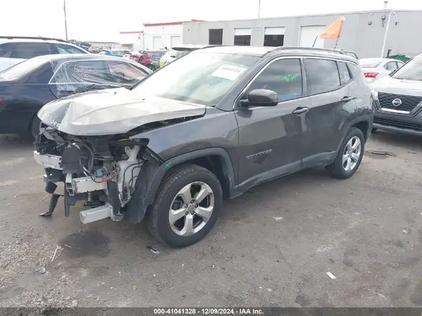 3C4NJDBB0JT303891 2018 JEEP COMPASS - Image 2