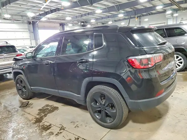 3C4NJDBB0JT304085 2018 JEEP COMPASS - Image 2
