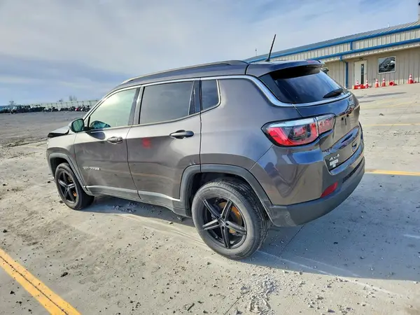 3C4NJDBB0JT307102 2018 JEEP COMPASS - Image 2