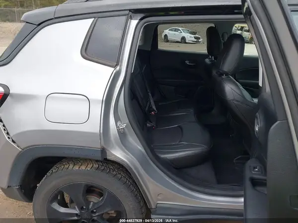 3C4NJDBB0JT313482 2018 JEEP COMPASS - Image 8