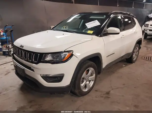 3C4NJDBB0JT313546 2018 JEEP COMPASS - Image 2
