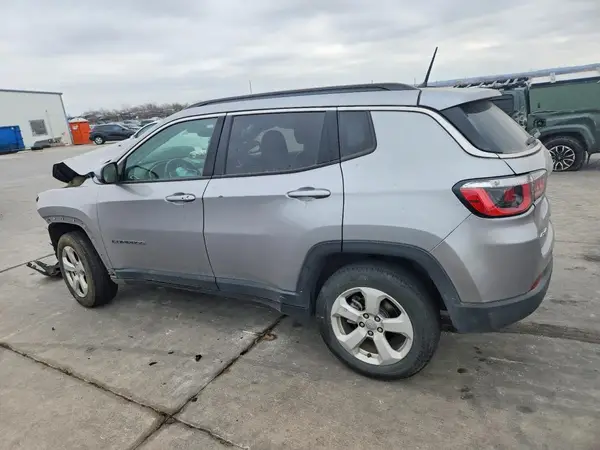 3C4NJDBB0JT315653 2018 JEEP COMPASS - Image 2