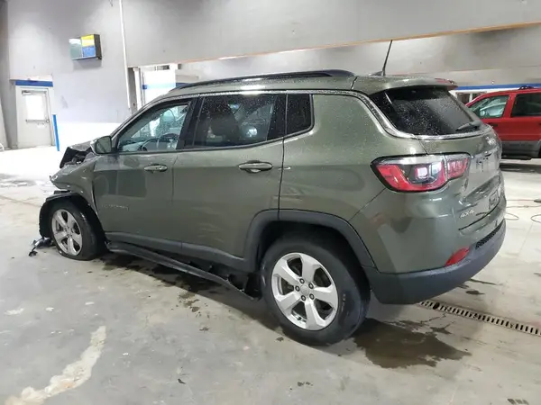3C4NJDBB0JT315863 2018 JEEP COMPASS - Image 2