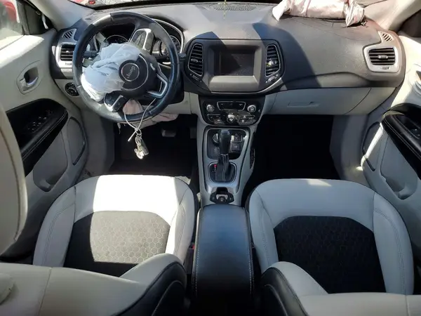 3C4NJDBB0JT320514 2018 JEEP COMPASS - Image 8