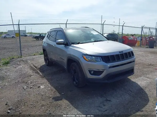 3C4NJDBB0JT321078 2018 JEEP COMPASS - Image 1