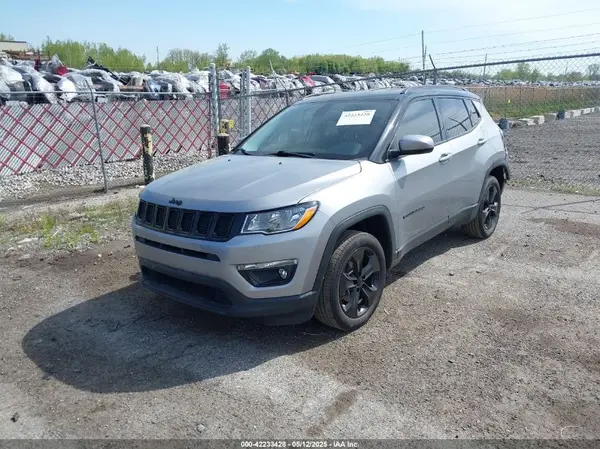 3C4NJDBB0JT321078 2018 JEEP COMPASS - Image 2