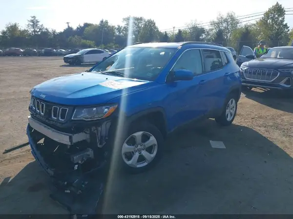 3C4NJDBB0JT349379 2018 JEEP COMPASS - Image 2