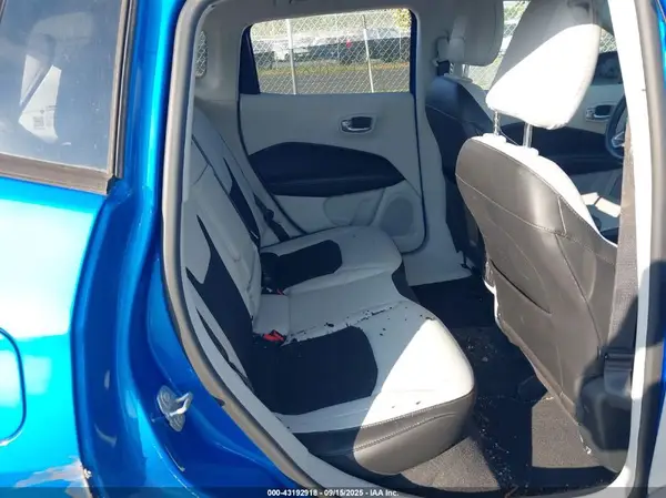 3C4NJDBB0JT349379 2018 JEEP COMPASS - Image 8