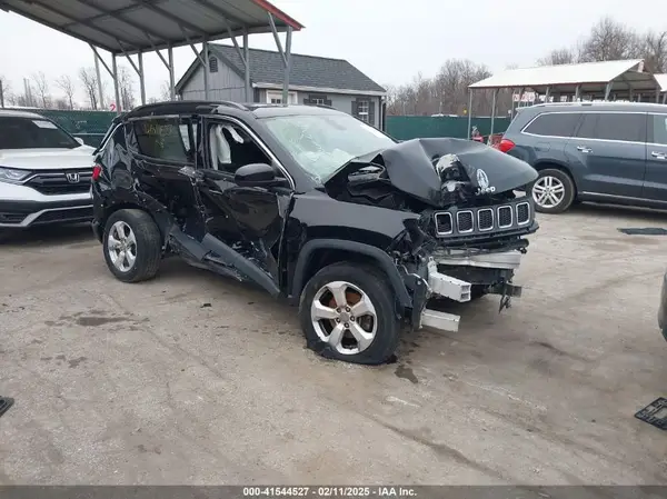 3C4NJDBB0JT350175 2018 JEEP COMPASS - Image 1