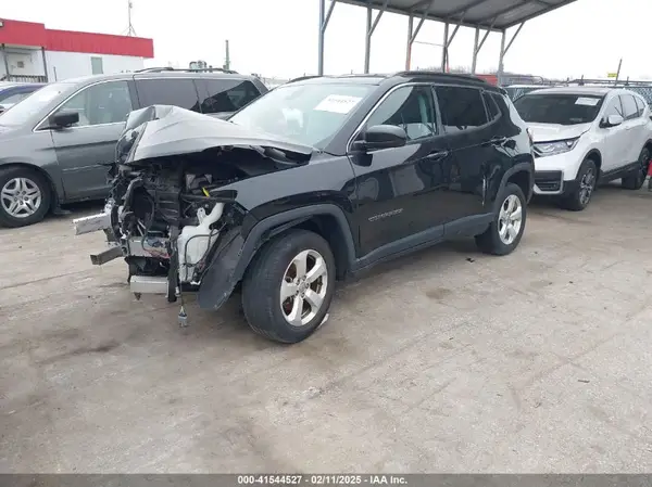 3C4NJDBB0JT350175 2018 JEEP COMPASS - Image 2