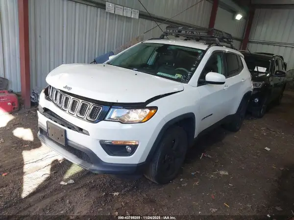 3C4NJDBB0JT366182 2018 JEEP COMPASS - Image 2