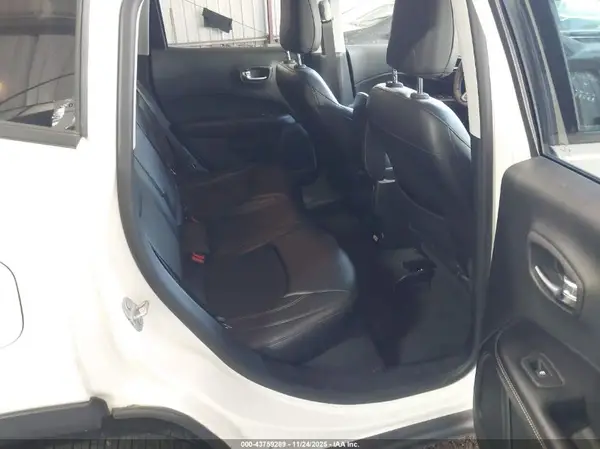3C4NJDBB0JT366182 2018 JEEP COMPASS - Image 8