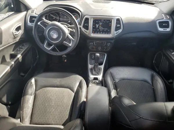 3C4NJDBB0JT374735 2018 JEEP COMPASS - Image 8