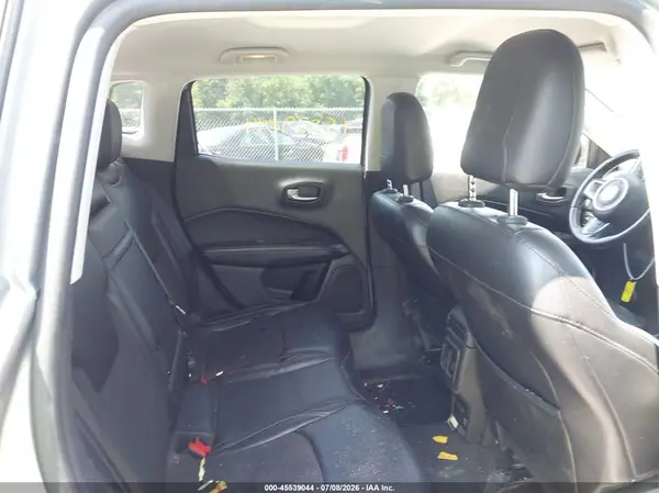 3C4NJDBB0JT392541 2018 JEEP COMPASS - Image 8
