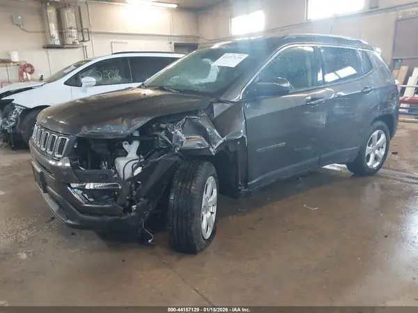 3C4NJDBB0JT393057 2018 JEEP COMPASS - Image 2