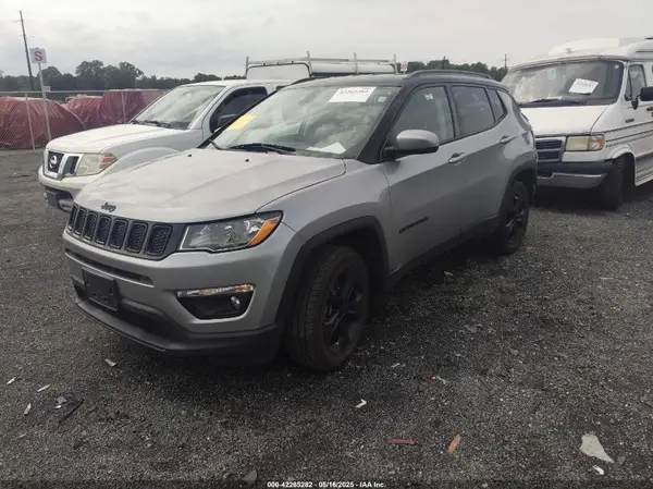 3C4NJDBB0JT393916 2018 JEEP COMPASS - Image 2